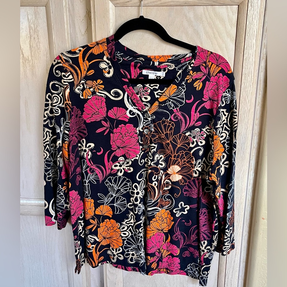 3/$30| 🌺 Chico’s Floral V-Neck 3/4 Sleeve Tee